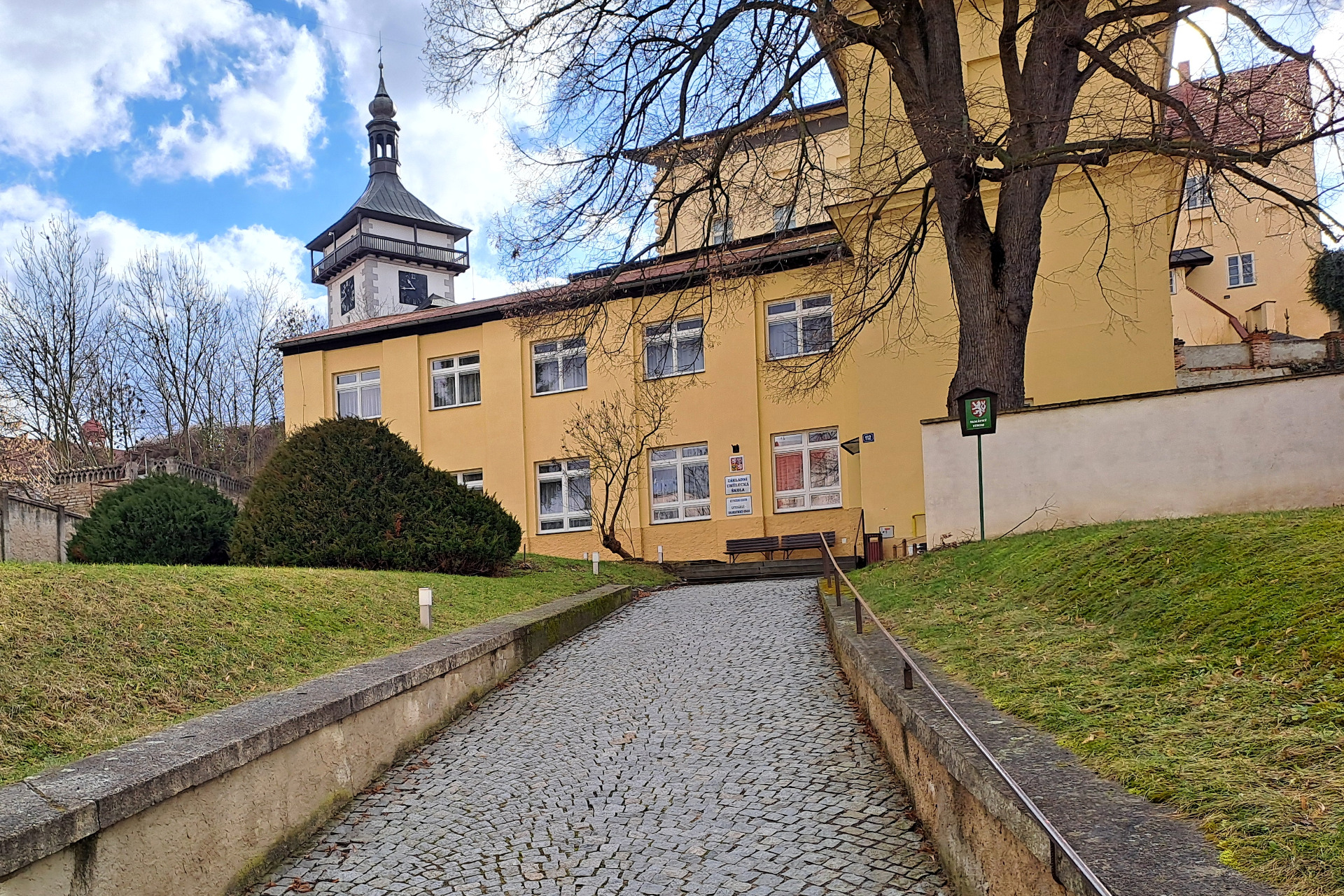 Dům č.p. 112 (Základní umělecká škola), stav v r. 2026