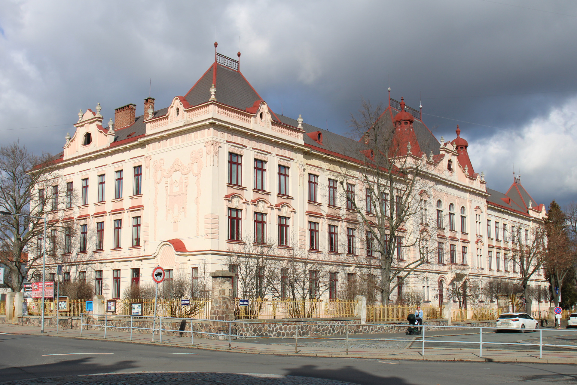 Dům č.p. 941 (ZŠ Karla Jeřábka)